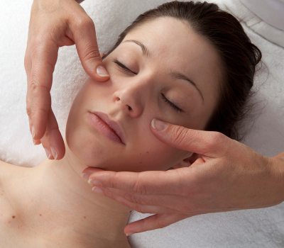 Atelier pratique de massage : Détente du crâne et du visage selon la méthode Ayurvédique. 