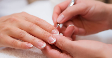 La manucure russe : les secrets des pros pour des ongles parfaits en 2025